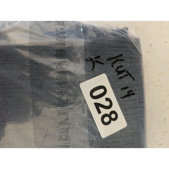 KUT from the Kloth Catherine Boyfriend Jeans Blue Wash Size 14 Cut# 73827 - Picture 15 of 15